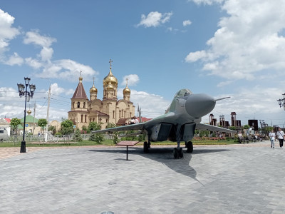 Арт-объект «Самолет истребитель МИГ-29».